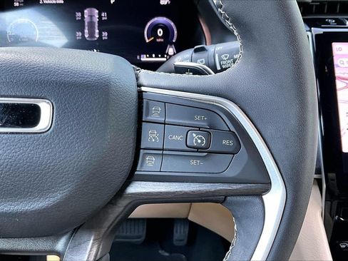 Used 2023 Jeep Grand Cherokee Limited AWD/4WD image 30