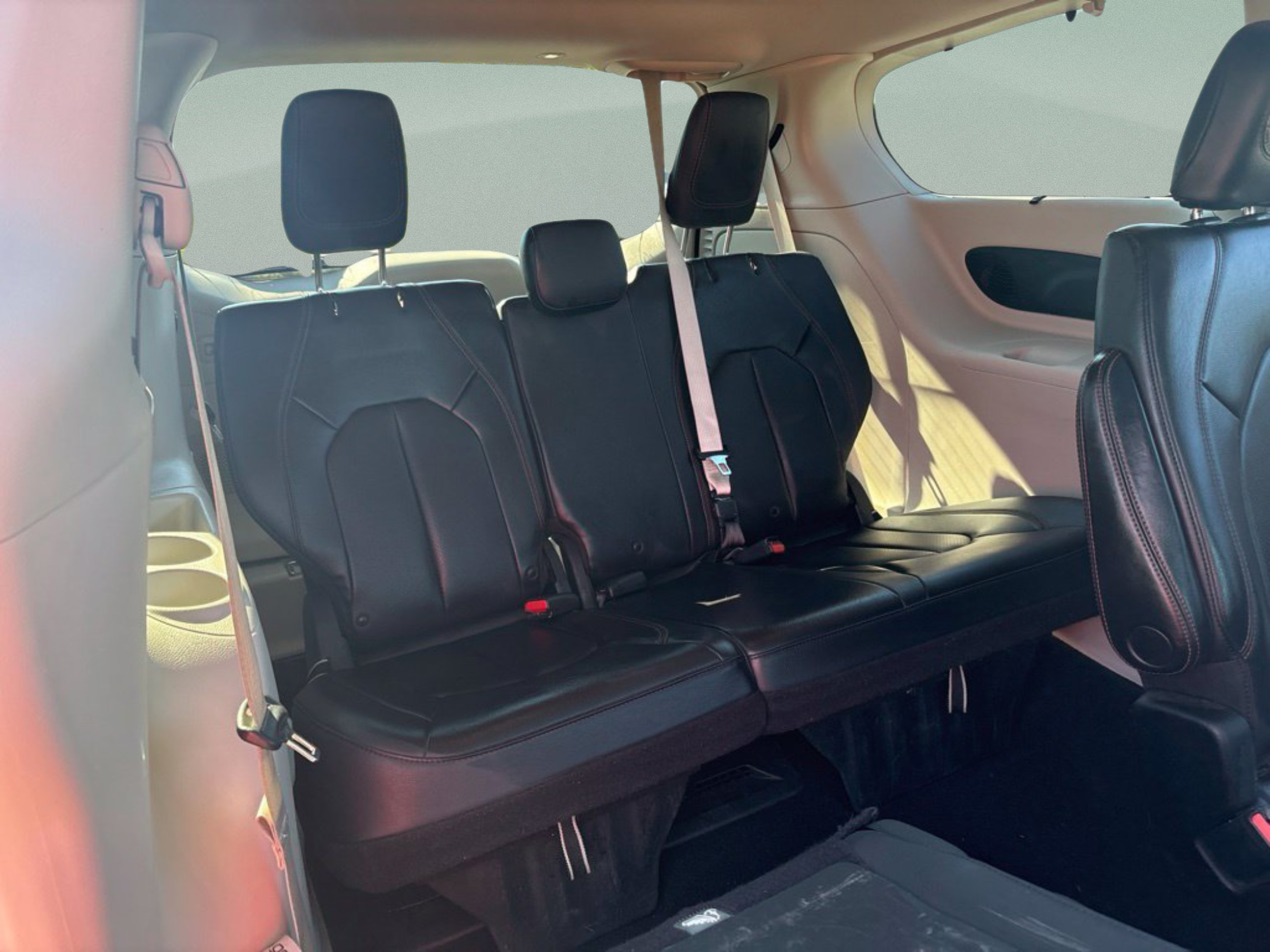 Used 2018 Chrysler Pacifica Touring-L Plus w/ Tire & Wheel Group FWD image 24