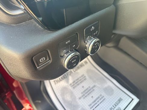 Used 2024 GMC Sierra 1500 Elevation image 11
