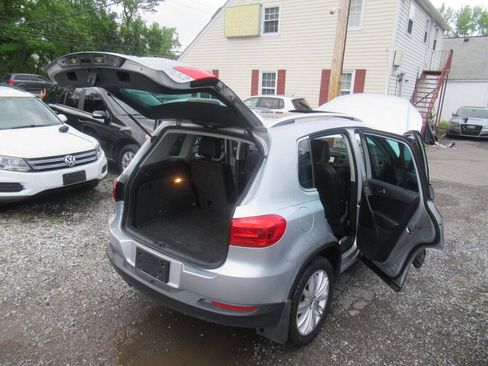 Used 2013 Volkswagen Tiguan SE image 9