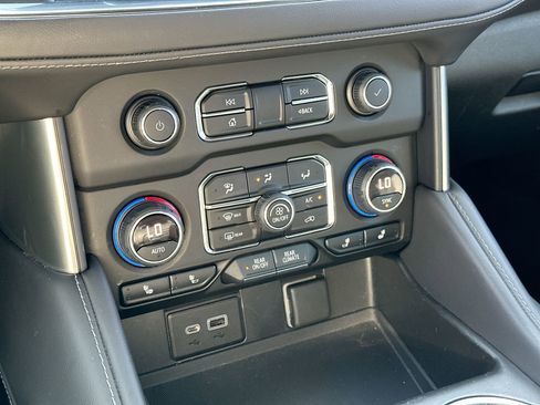 Used 2022 Chevrolet Tahoe Z71 w/ Off-Road Capability Package image 23