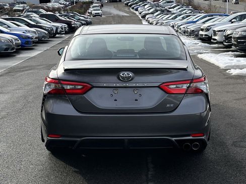 Used 2018 Toyota Camry L image 4