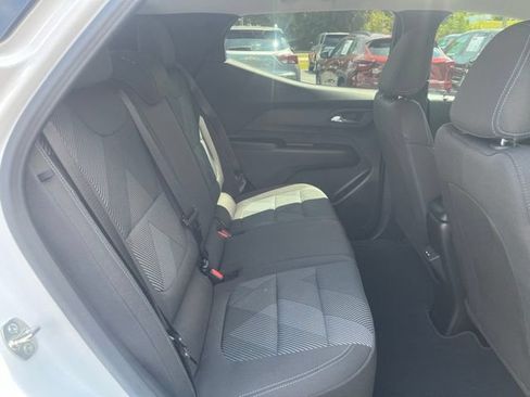 Used 2027 Chevrolet Bolt LT FWD image 18