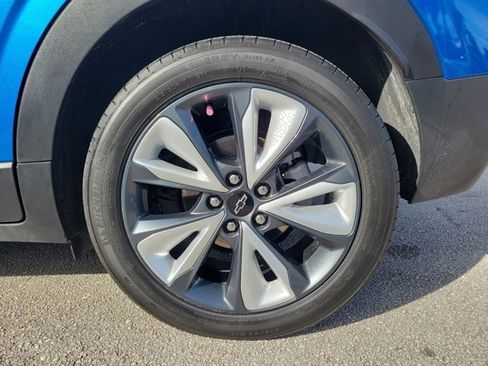 Used 2022 Chevrolet Bolt EUV LT w/ Convenience Package image 7