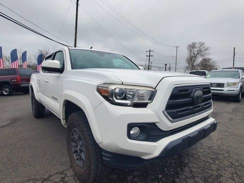 Used 2018 Toyota Tacoma SR5 image 9