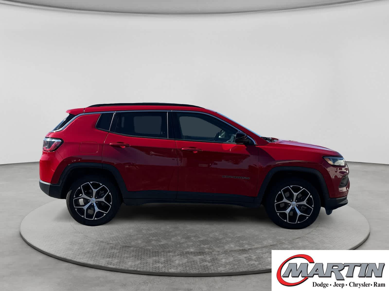 Used 2024 Jeep Compass Latitude AWD/4WD image 4