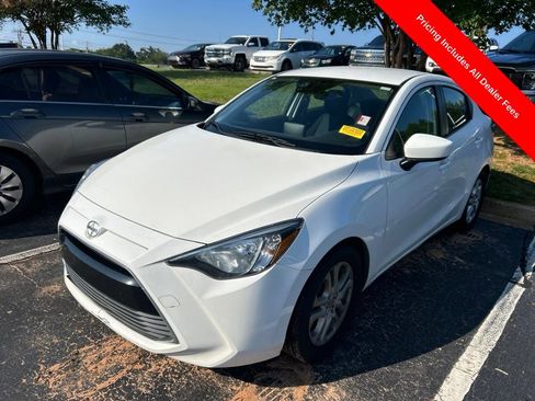 Used 2016 Scion iA FWD image 10