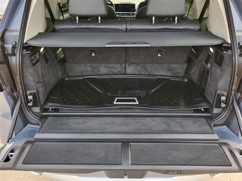 Used 2024 BMW X7 xDrive40i image 11