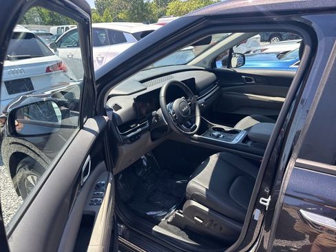 Used 2026 Kia Carnival LXS FWD image 3