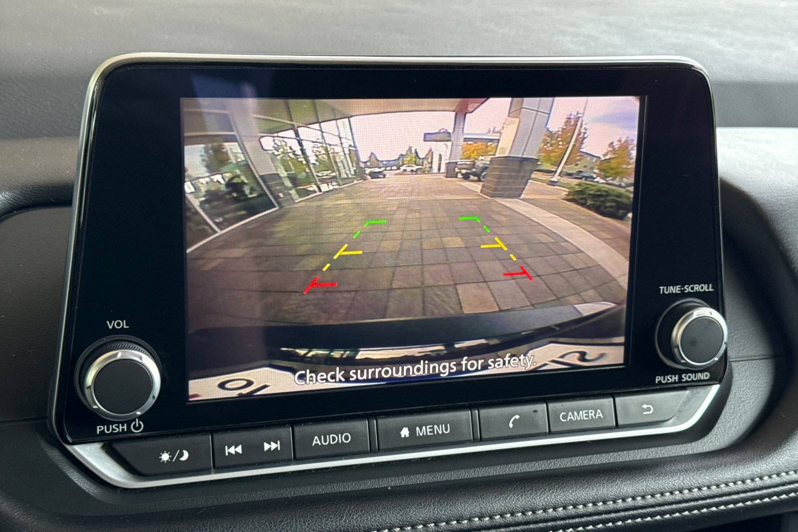Used 2024 Nissan Rogue S FWD image 19
