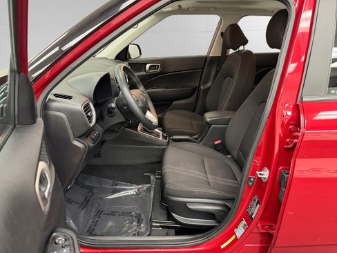 Used 2020 Hyundai Venue SEL w/ Convenience Package FWD image 9