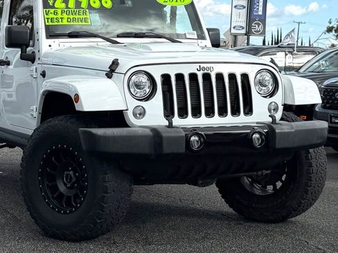 Used 2018 Jeep Wrangler Unlimited Altitude image 3