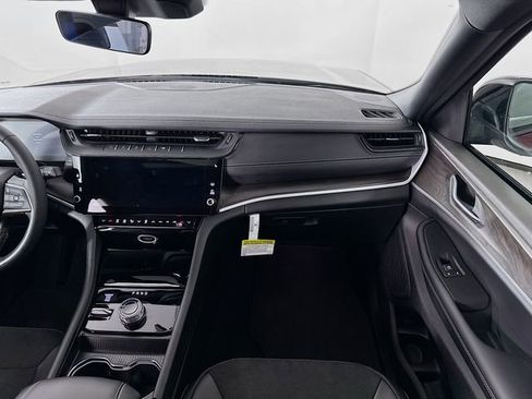 New 2026 Jeep Grand Cherokee Altitude image 27