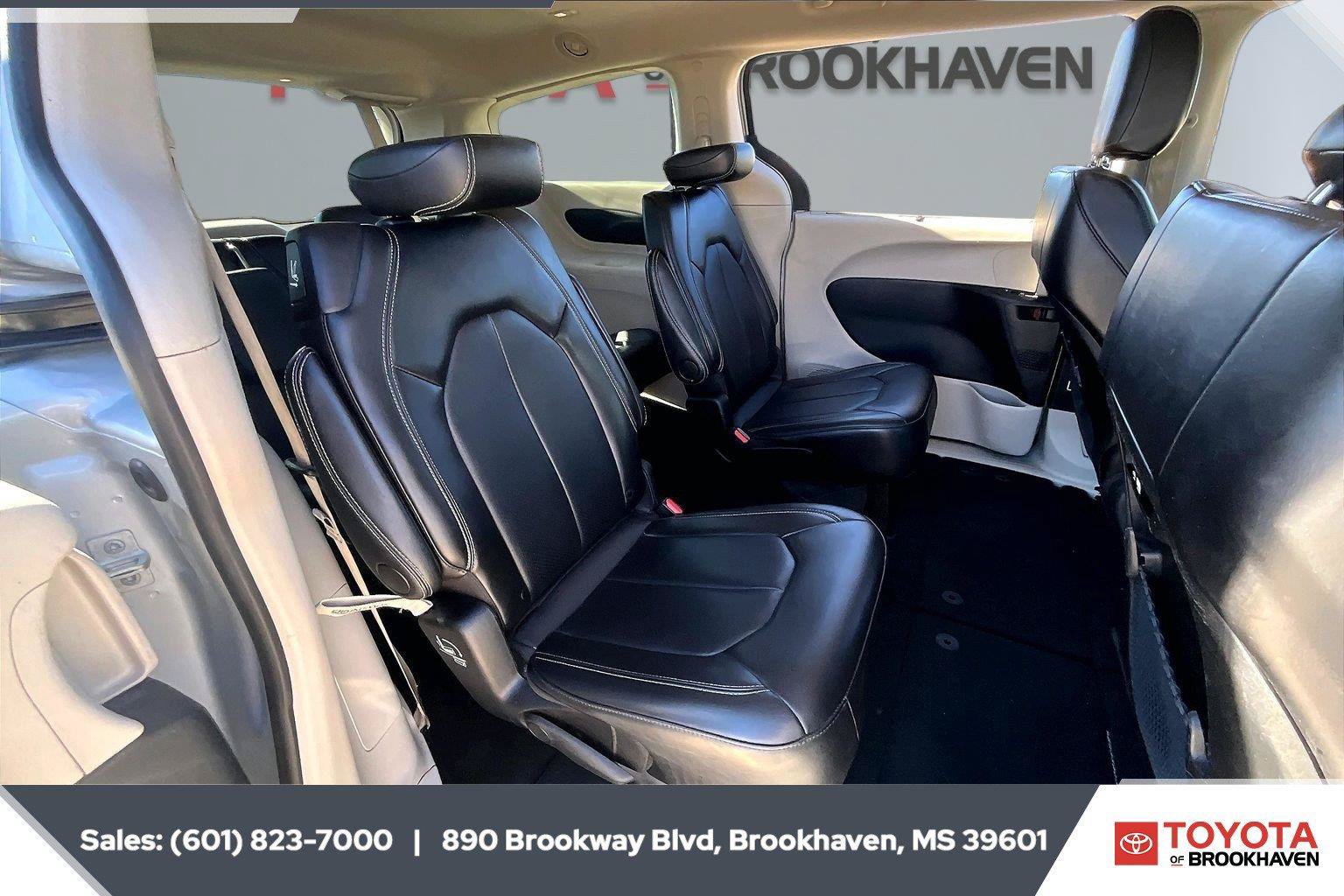 Used 2024 Chrysler Pacifica Touring-L FWD image 20
