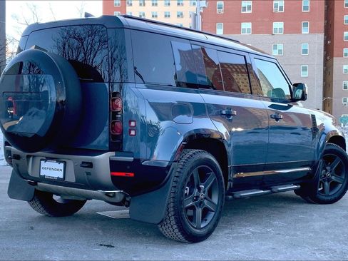 Used 2025 Land Rover Defender 110 X-Dynamic SE image 12