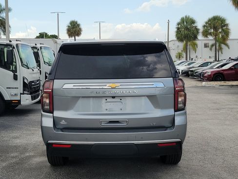 Used 2024 Chevrolet Suburban LT RWD image 3