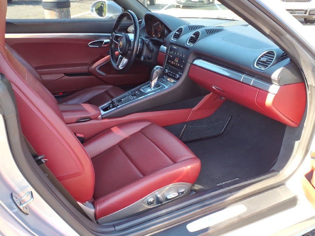 Used 2017 Porsche 718 Boxster RWD image 11