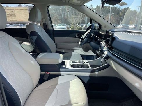 New 2026 Kia Carnival EX image 14