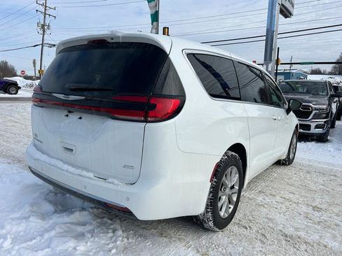 New 2026 Chrysler Pacifica Select image 5
