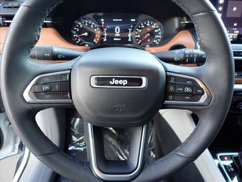Used 2023 Jeep Compass Limited AWD/4WD image 13