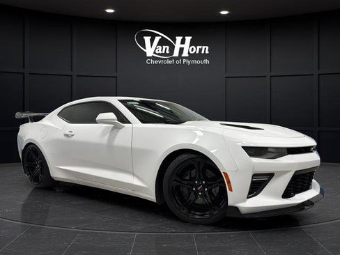 Used 2017 Chevrolet Camaro SS RWD image 1