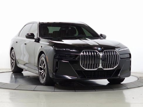 Used 2025 BMW 760i xDrive w/ Executive Package AWD/4WD image 1