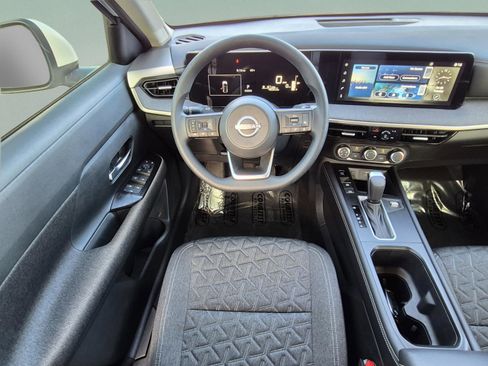 Certified 2025 Nissan Kicks SV AWD/4WD image 13