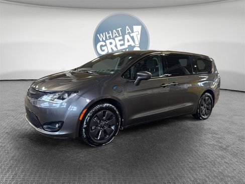 Used 2020 Chrysler Pacifica Touring w/ S Appearance Package image 8