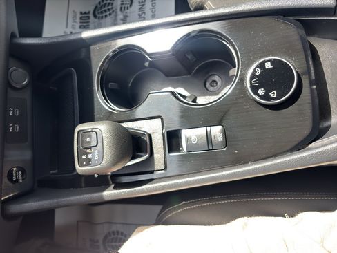 Used 2025 Nissan Rogue SV AWD/4WD image 17
