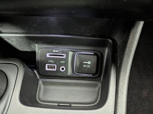 Used 2017 Jeep Cherokee Trailhawk w/ Cold Weather Group image 9