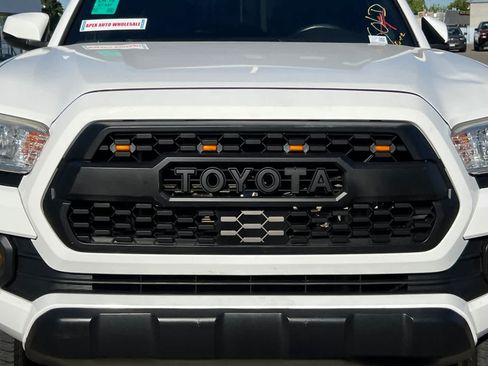 Used 2020 Toyota Tacoma TRD Off-Road w/ Technology Package RWD image 12