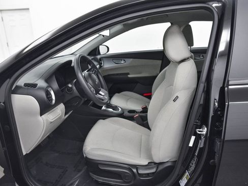 Used 2023 Kia Forte LXS image 11