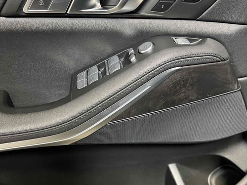 Used 2022 BMW X7 xDrive40i w/ Premium Package image 49