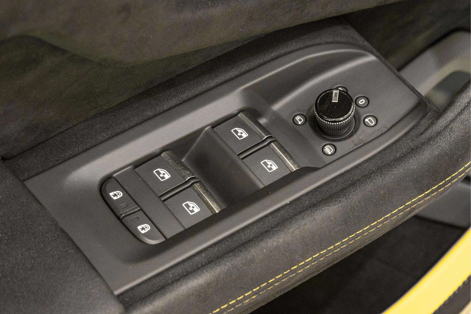Used 2024 Lamborghini Urus Performante AWD/4WD image 28