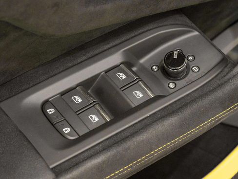 Used 2024 Lamborghini Urus Performante AWD/4WD image 28