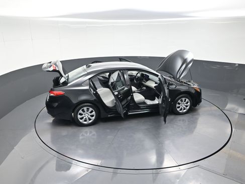 Used 2022 Toyota Corolla LE image 14