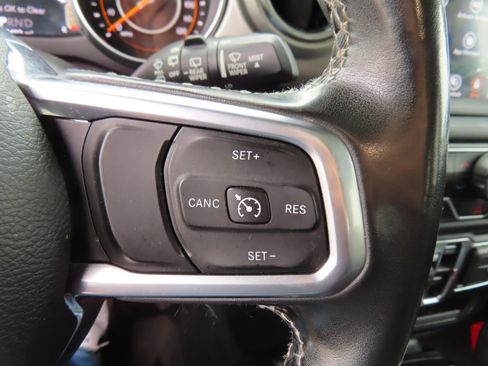 Used 2019 Jeep Wrangler Unlimited Sahara image 24