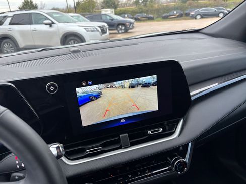 Used 2025 Chevrolet Equinox LT image 17