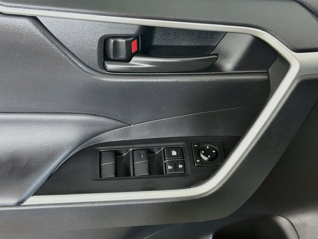 Used 2024 Toyota RAV4 LE FWD image 17