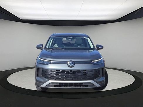 New 2026 Volkswagen Tiguan SE image 2
