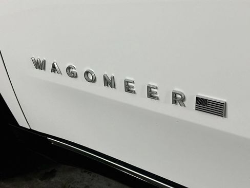 Used 2025 Jeep Wagoneer Series III w/ Premium Group I AWD/4WD image 28