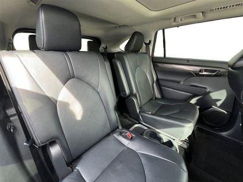 Used 2024 Toyota Highlander Platinum AWD/4WD image 25