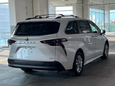 Used 2025 Toyota Sienna XLE w/ XLE Plus Package AWD/4WD image 12