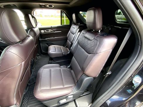 Used 2025 Ford Explorer Platinum w/ Ultimate Package AWD/4WD image 19