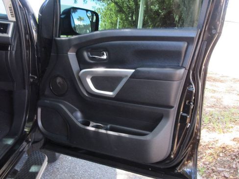 Used 2017 Nissan Titan SV RWD image 28
