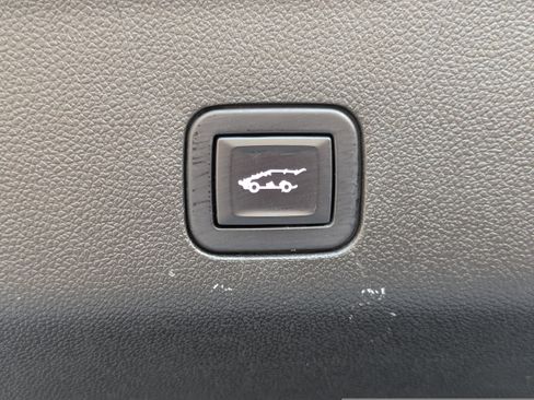 Used 2022 GMC Yukon Denali w/ Advanced Technology Package image 13