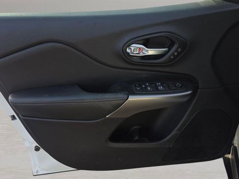 Used 2022 Jeep Cherokee Limited image 17