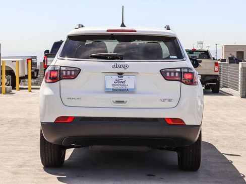 Used 2023 Jeep Compass Latitude AWD/4WD image 5