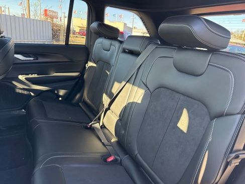 New 2025 Jeep Grand Cherokee Altitude image 13