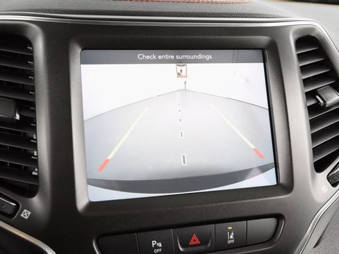 Certified 2021 Jeep Cherokee Trailhawk image 33